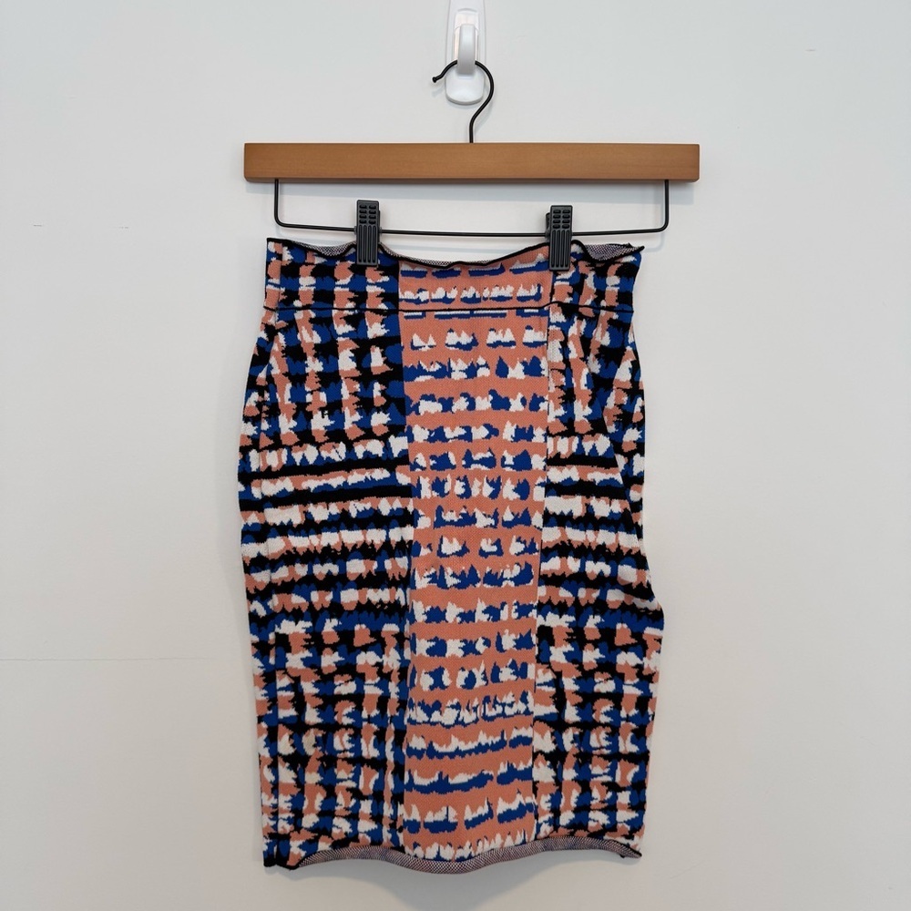 BCBG Stylish Blue and Pink Patterned Skirt SMALL - Picture 2 of 3